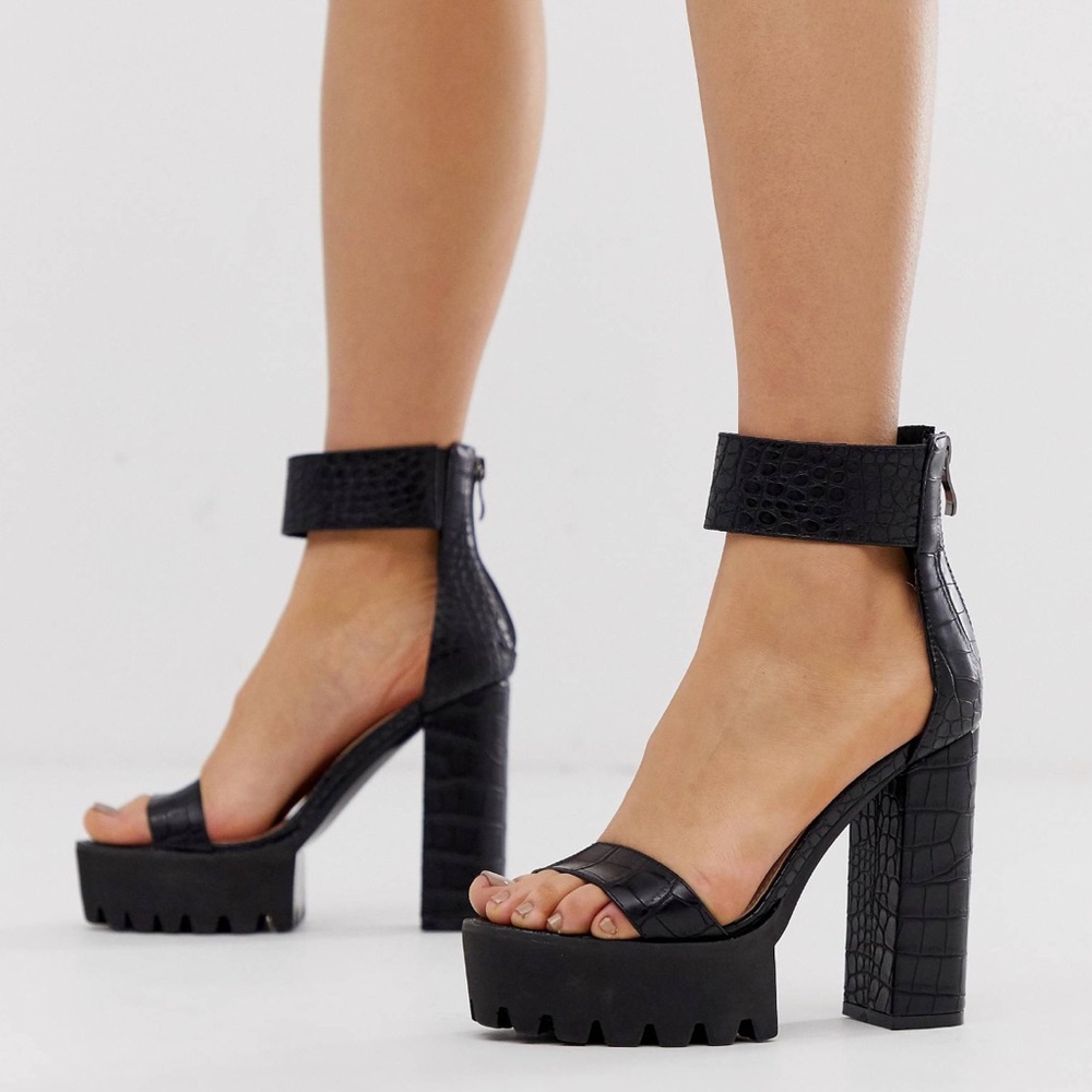 Chunky Black Croc Pattern Platform Heels! (7)